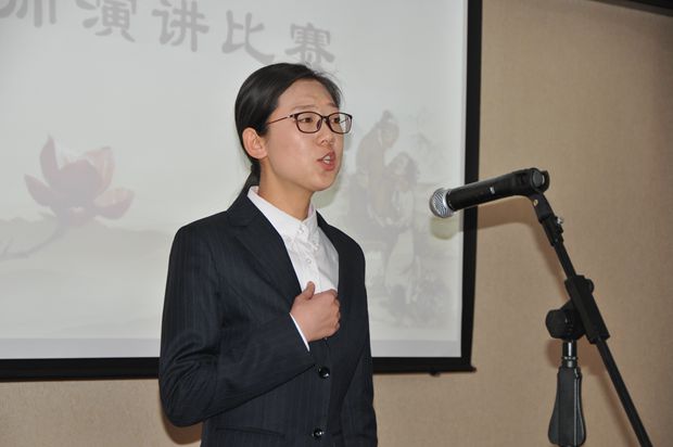学院举行“践行孝道 感恩图报”教师演讲比赛