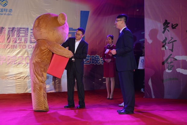 “青春绽放 梦想起航”2015迎新生文艺晚会精彩上演