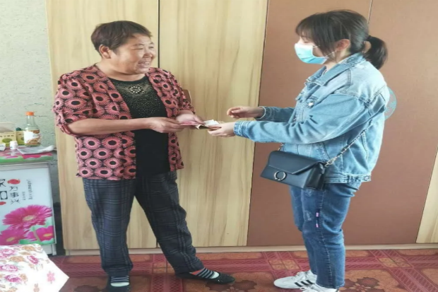 点赞 我院党支书|走访慰问贫困户 精准扶贫暖人心