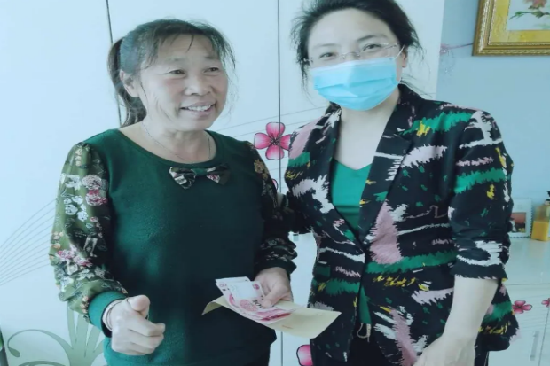 点赞 我院党支书|走访慰问贫困户 精准扶贫暖人心