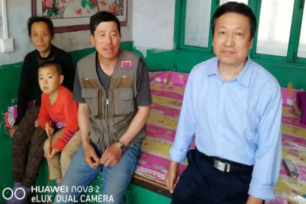 点赞 我院党支书|走访慰问贫困户 精准扶贫暖人心