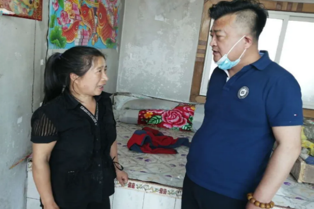 点赞 我院党支书|走访慰问贫困户 精准扶贫暖人心