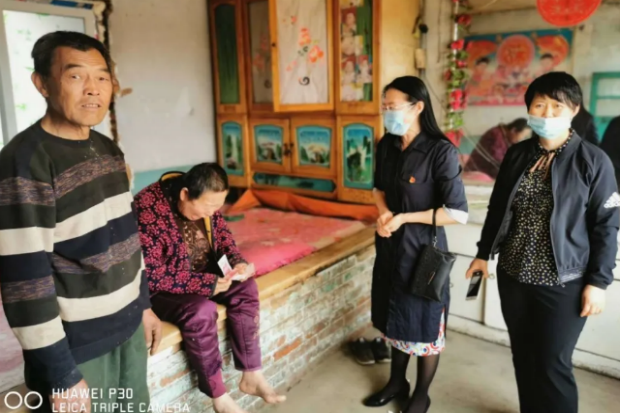点赞 我院党支书|走访慰问贫困户 精准扶贫暖人心